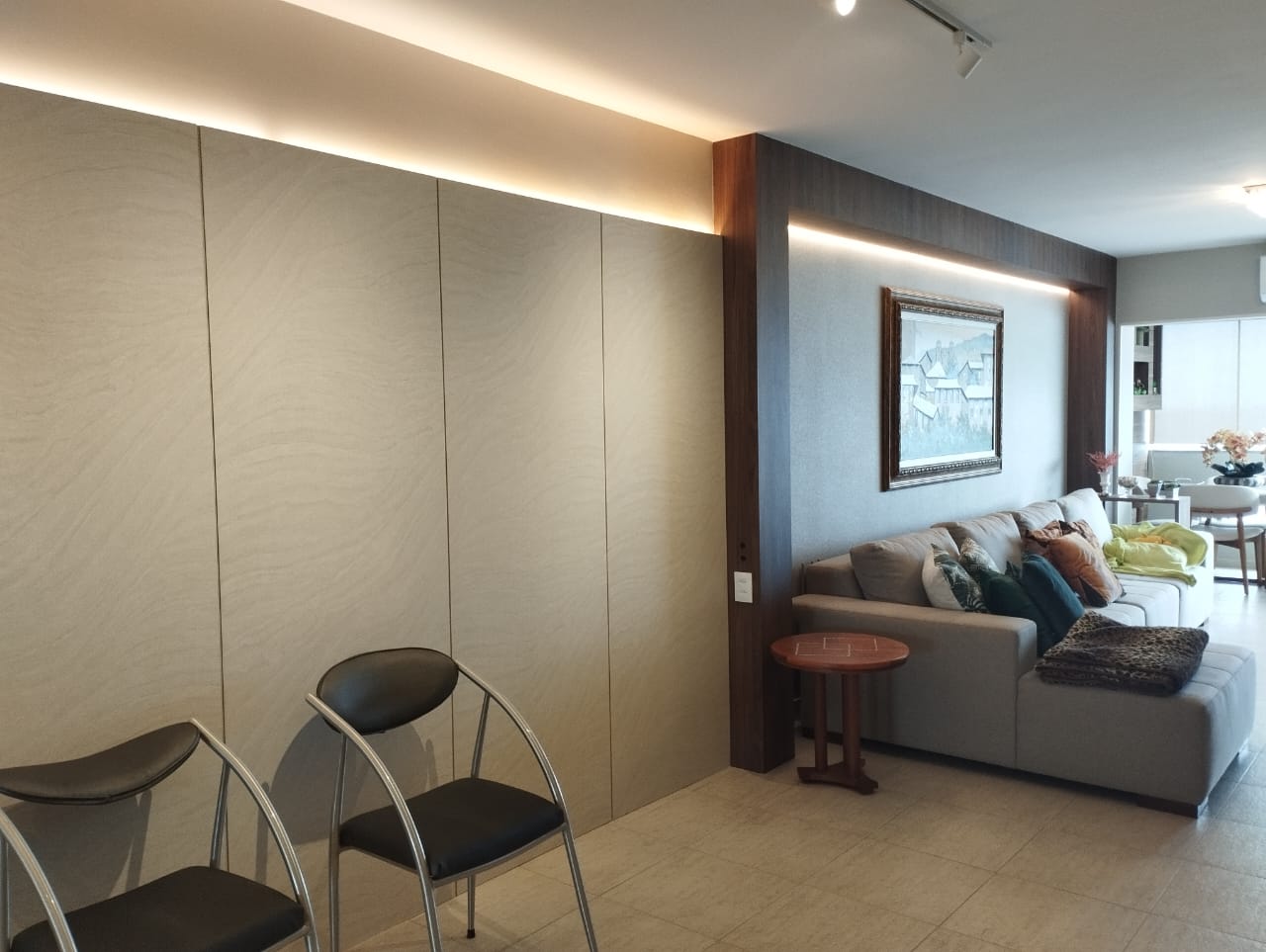 Sala de estar projetada e fabricada por MC Ciano Móveis